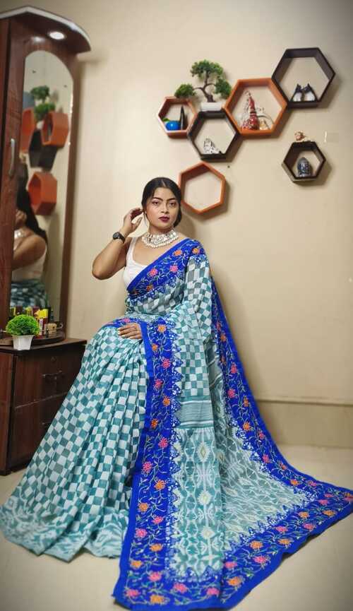 Light Blue Dhakai Jamdani Saree with Heavy Embroidered Border – Traditional Saree for Weddings and Celebrations