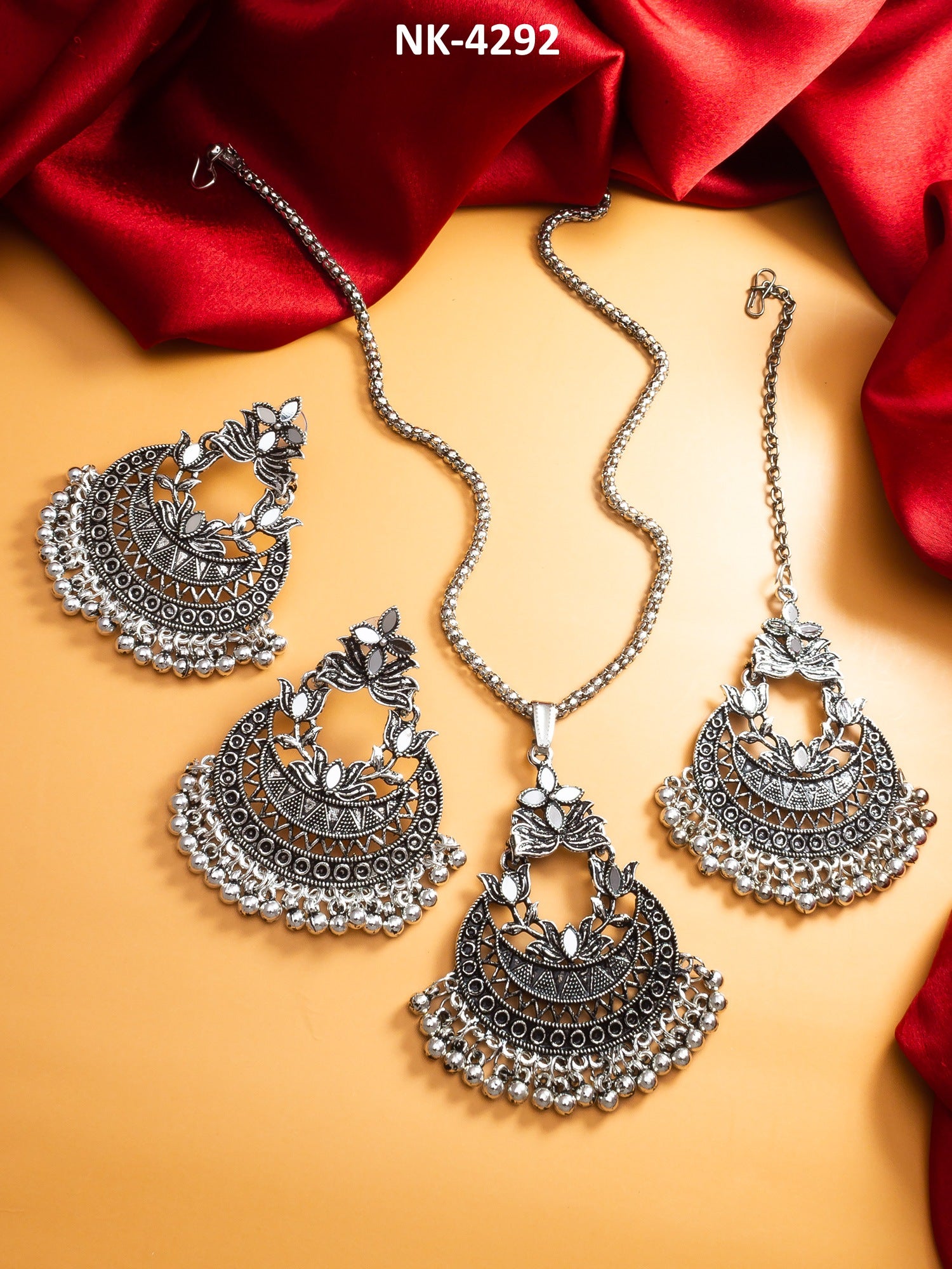 Silver-Plated Stone-Studded Oxidised Necklace With Earrings