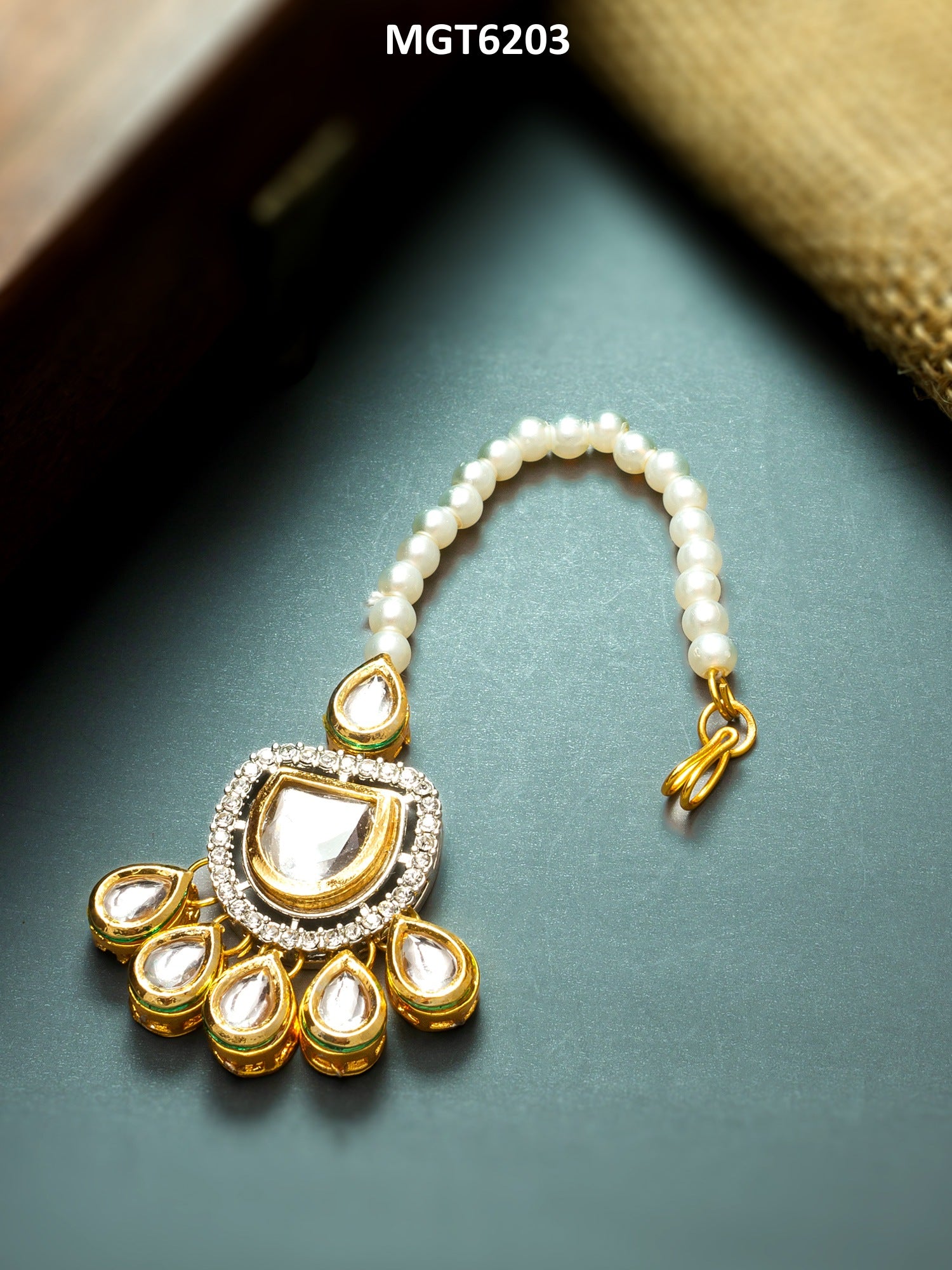 Gold-toned Multicolor Kundan-studded and pearl-beaded Maang tikka